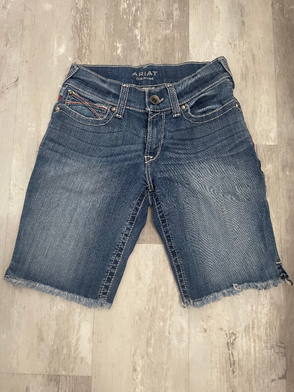 Ariat Denim Bermuda Womens blue 29R shorts stretch distressed slim